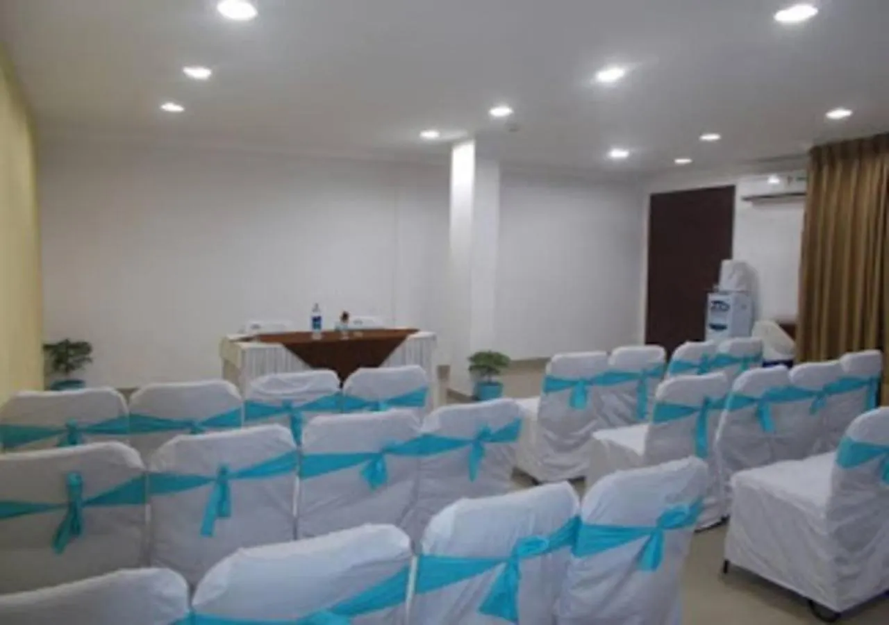 Nouva By Dcrest Hotel Agra